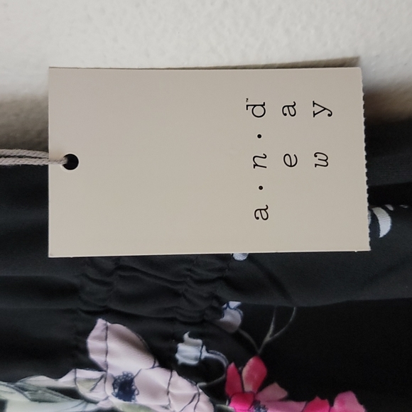 NWT And Eawy New Black Floral Sleeveless Top L - Picture 4 of 12